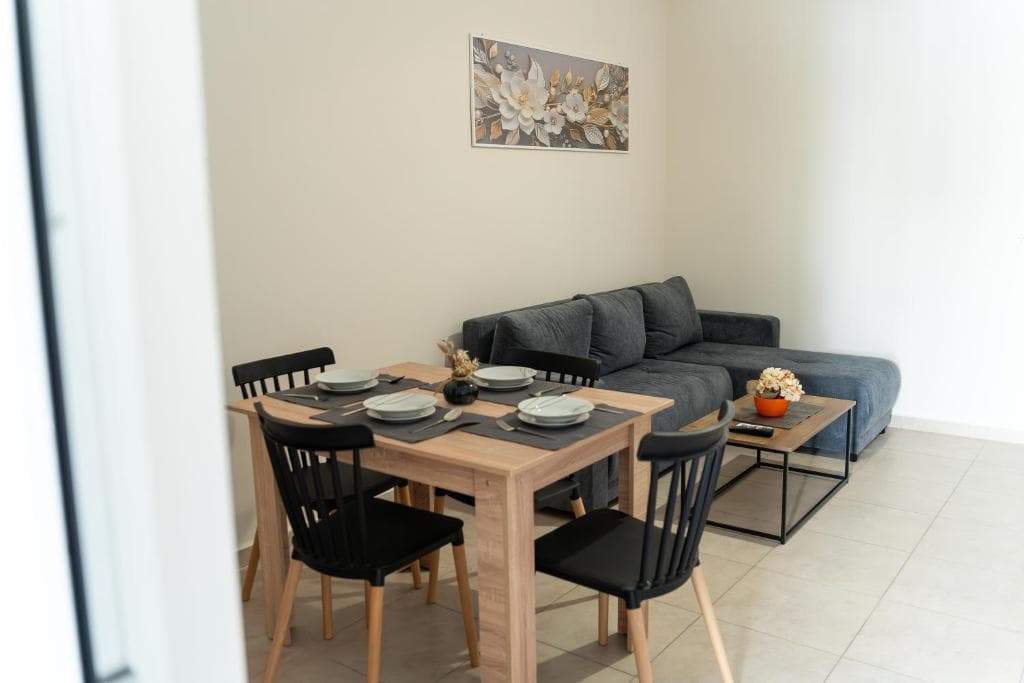 Nerina Studio kitchen and dining corner